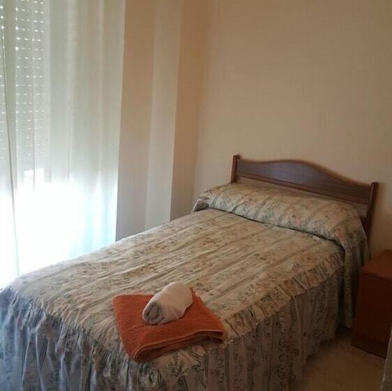 فندق Hostal Restaurante Avenida