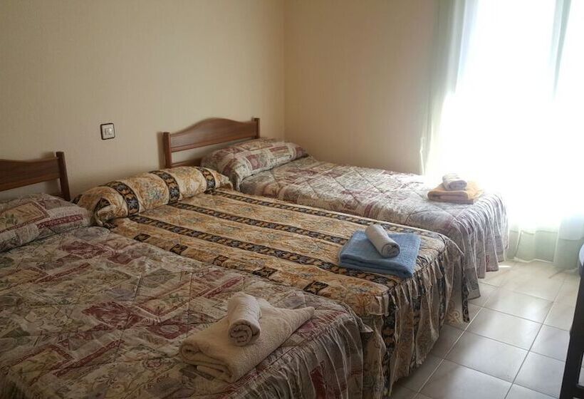 فندق Hostal Restaurante Avenida