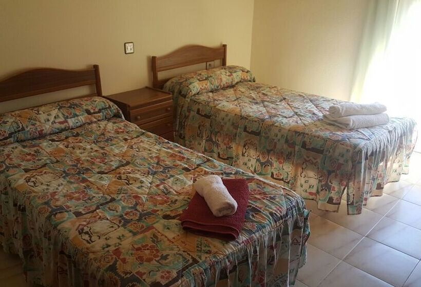 فندق Hostal Restaurante Avenida