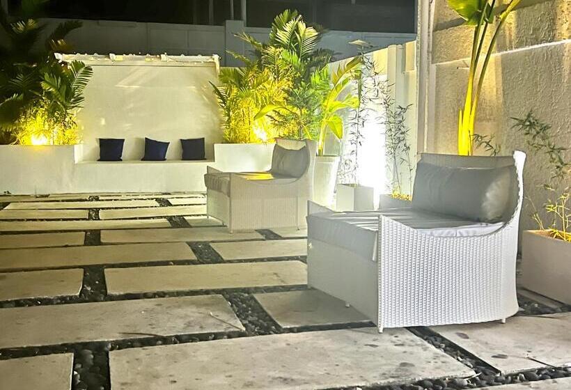 Hotel Issa S Haven Resort