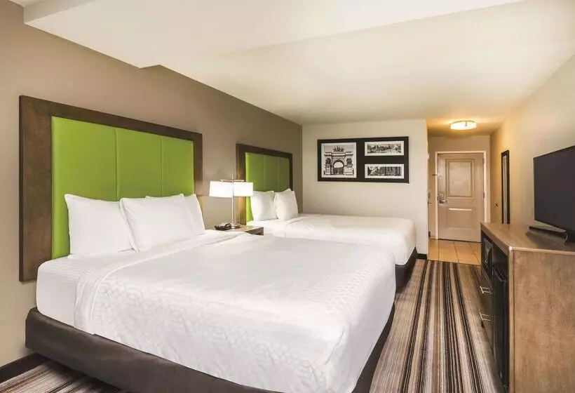 Hotelli La Quinta Inn & Suites By Wyndham Brooklyn Central