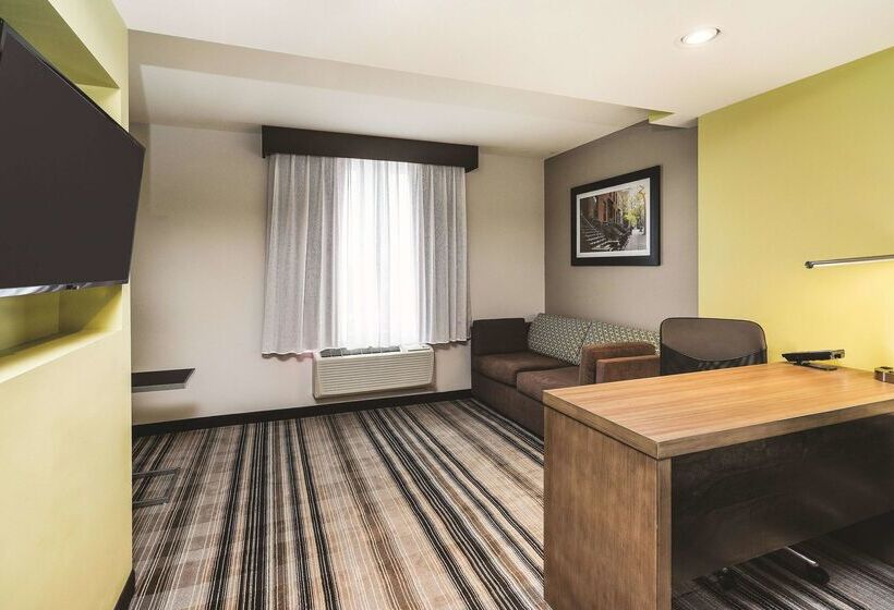 فندق La Quinta Inn & Suites By Wyndham Brooklyn Central