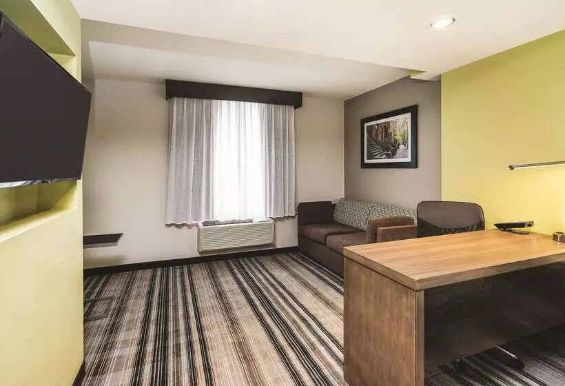 Hotelli La Quinta Inn & Suites By Wyndham Brooklyn Central