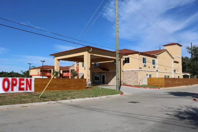 Hotelli Scottish Inn & Suites  Iah Airport