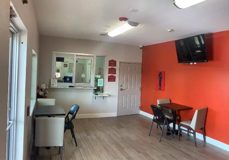 Hotelli Scottish Inn & Suites  Iah Airport