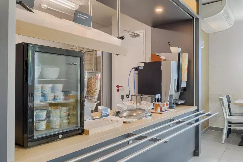 B&b Hotel Aix En Provence Pont De L Arc