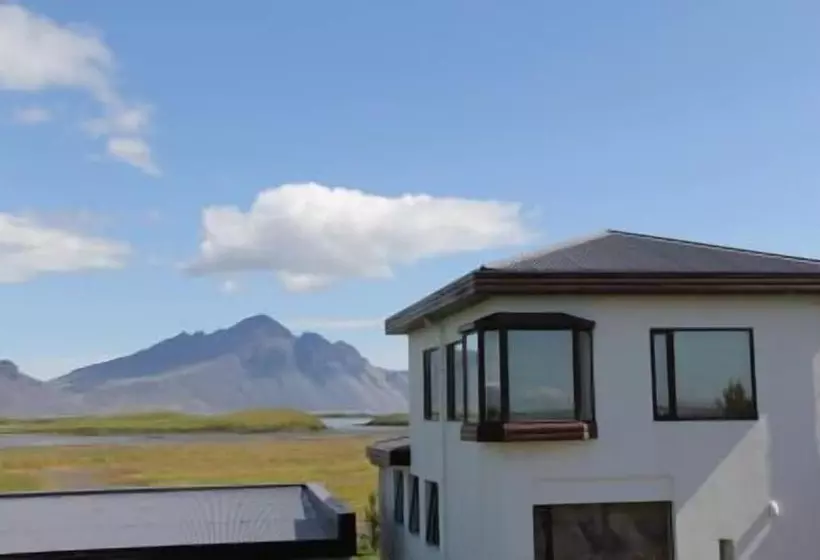 هتل House On The Hill