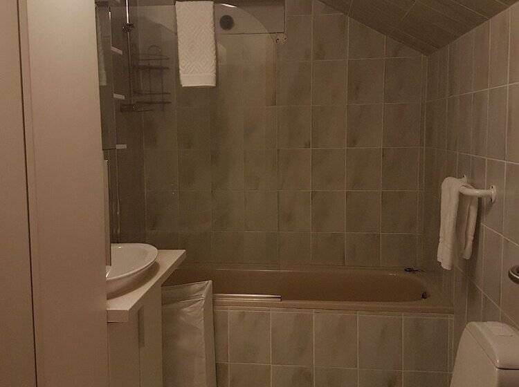 هتل House On The Hill