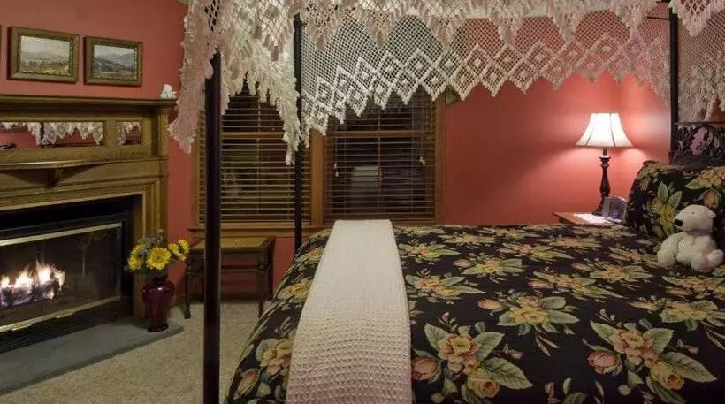 Hotelli Inn At Ellis River