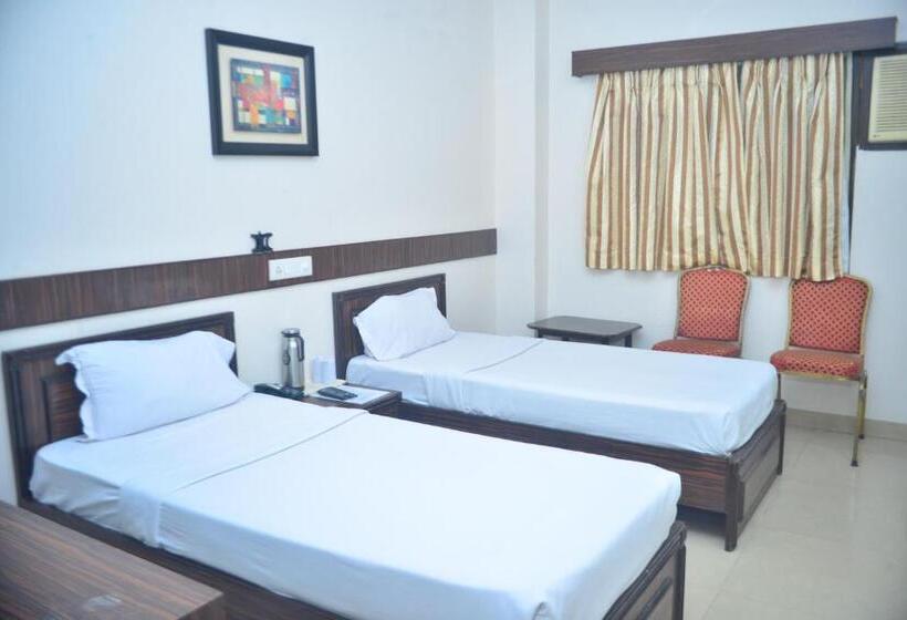 בית מלון כפרי Jora Palace