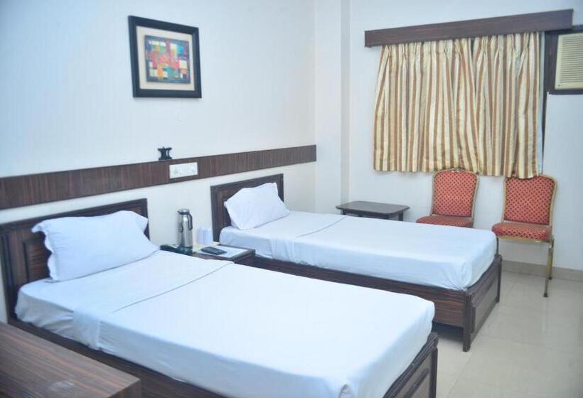 בית מלון כפרי Jora Palace