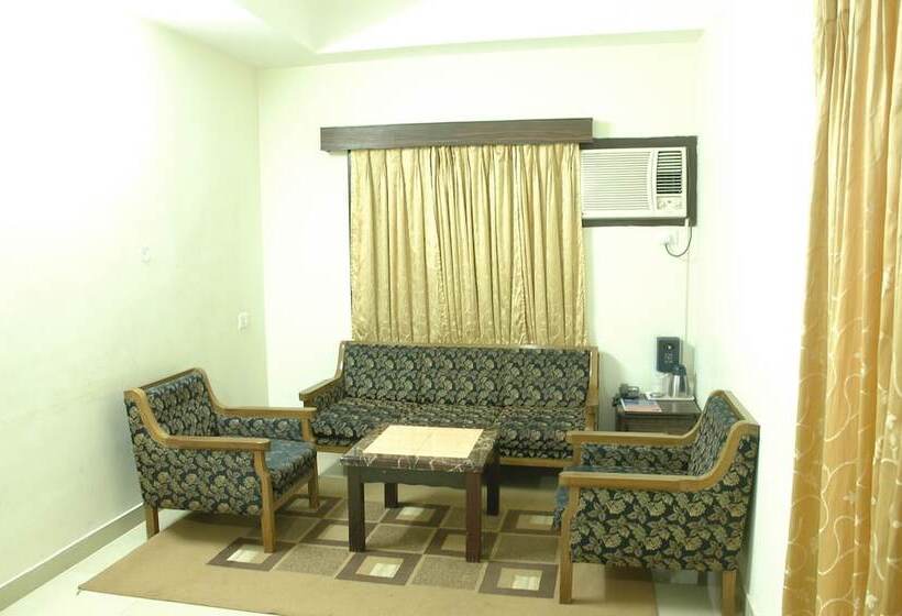 בית מלון כפרי Jora Palace