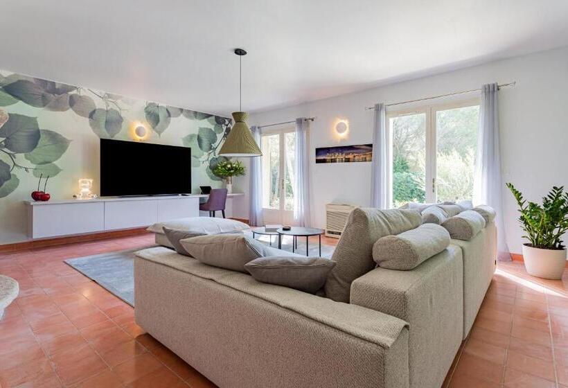 Отель Le Mas De Suzette