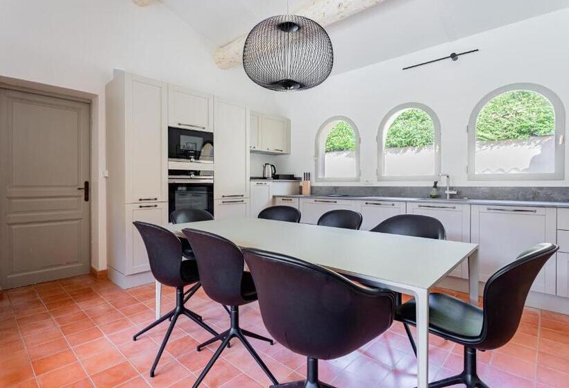 Отель Le Mas De Suzette