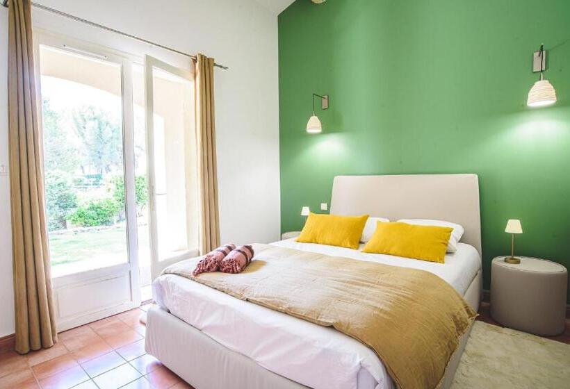 Отель Le Mas De Suzette