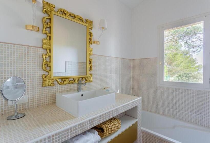 Отель Le Mas De Suzette