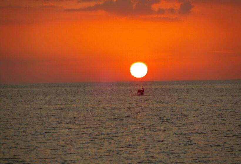 בית מלון כפרי Puri Komodo Resort