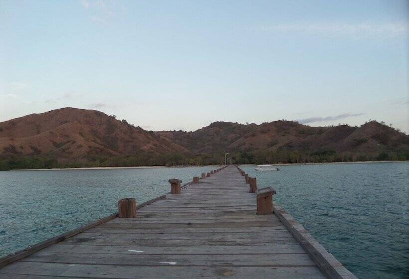 בית מלון כפרי Puri Komodo Resort