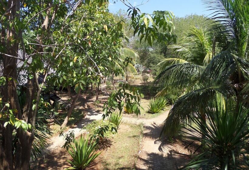 בית מלון כפרי Puri Komodo Resort