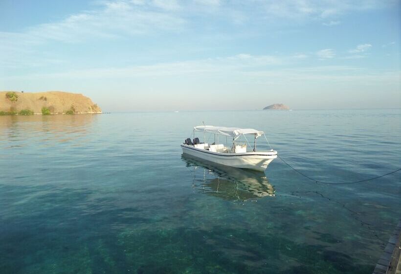 בית מלון כפרי Puri Komodo Resort