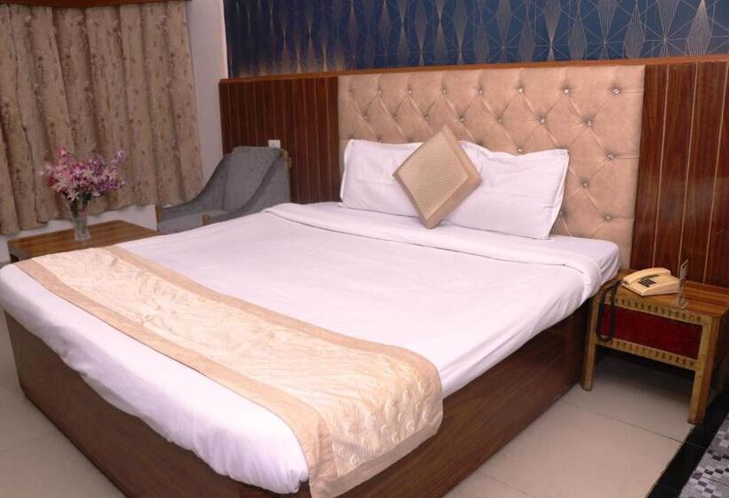 ホテル Samrat International