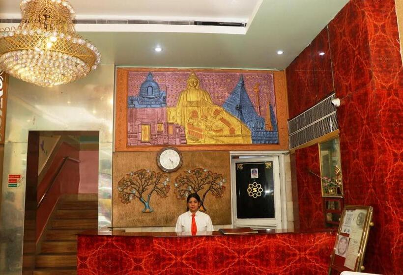 ホテル Samrat International