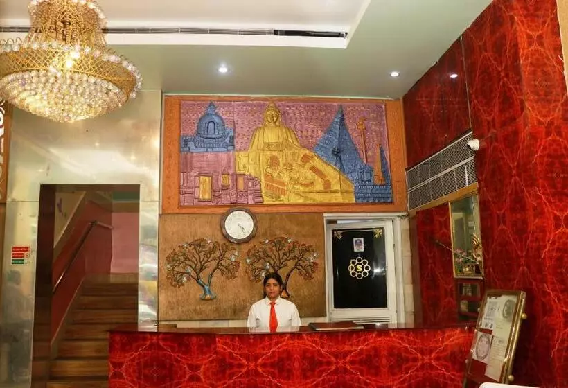 ホテル Samrat International