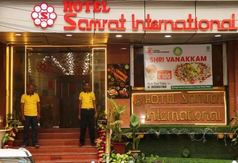ホテル Samrat International