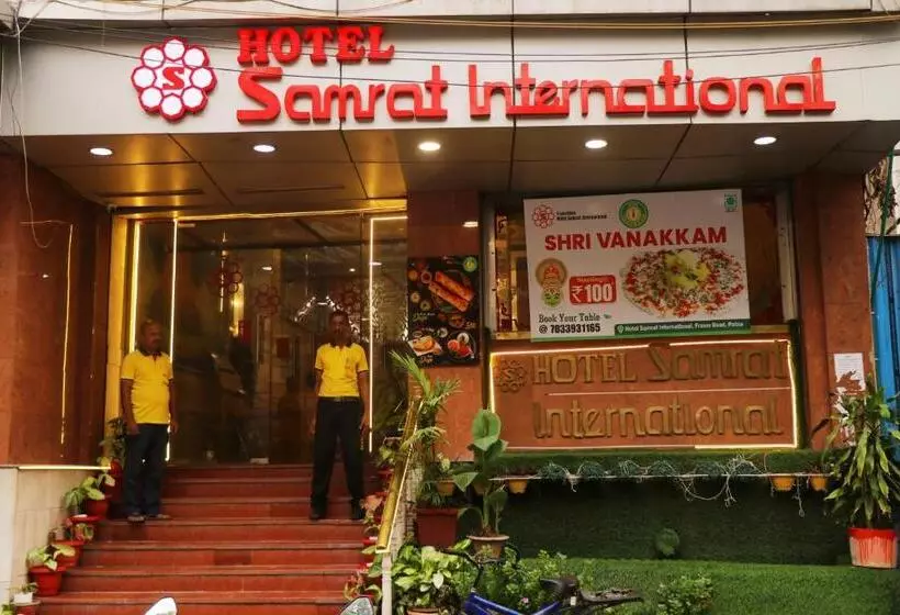 ホテル Samrat International