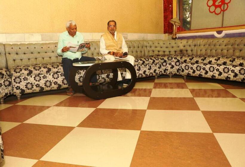 ホテル Samrat International