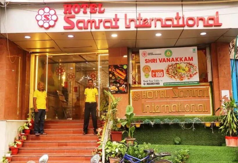 ホテル Samrat International