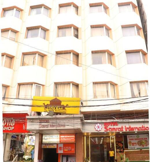 ホテル Samrat International