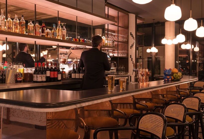 هتل The Originals Boutique, Hôtel Maison Montmartre Paris Les Puces