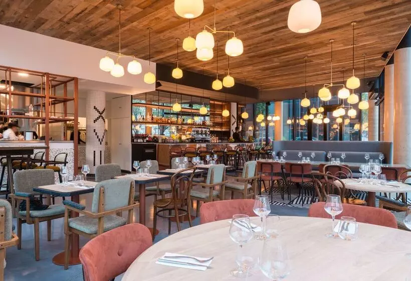 هتل The Originals Boutique, Hôtel Maison Montmartre Paris Les Puces