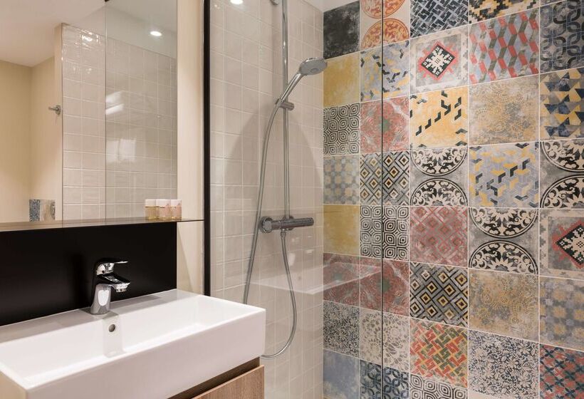 هتل The Originals Boutique, Hôtel Maison Montmartre Paris Les Puces