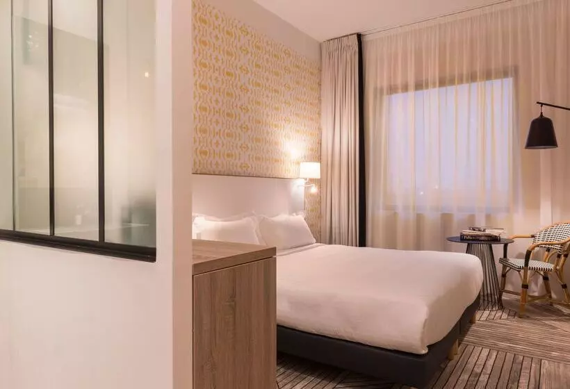 هتل The Originals Boutique, Hôtel Maison Montmartre Paris Les Puces