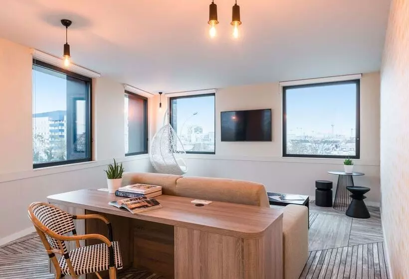 هتل The Originals Boutique, Hôtel Maison Montmartre Paris Les Puces