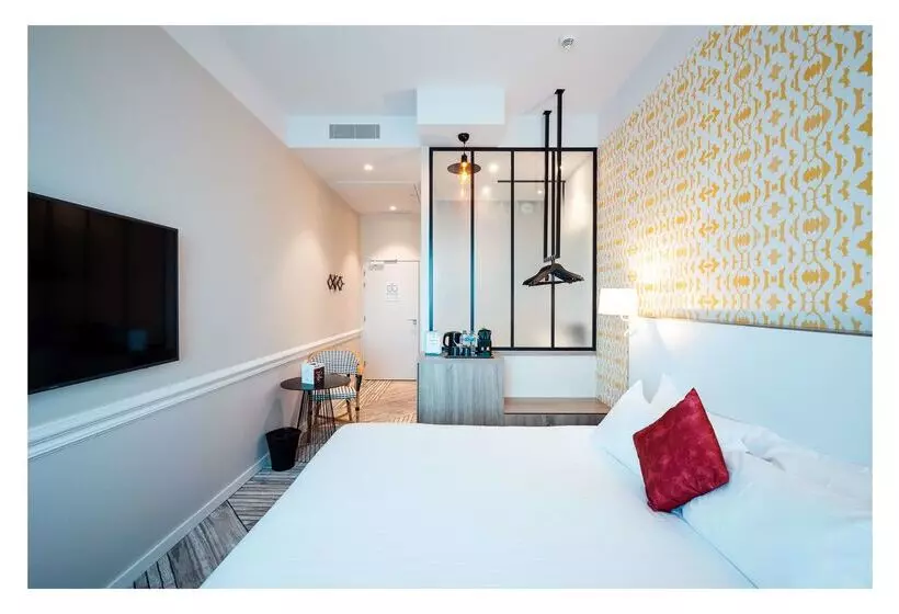 هتل The Originals Boutique, Hôtel Maison Montmartre Paris Les Puces