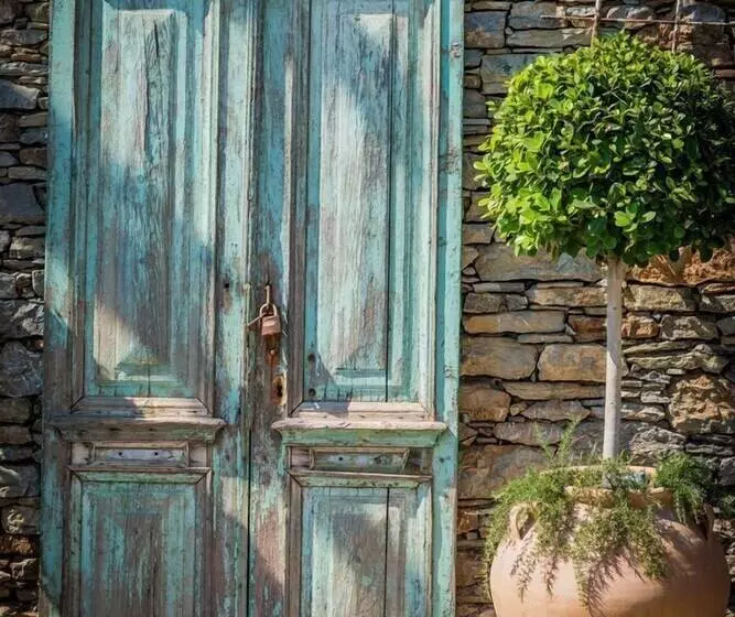 Niriides Hotel Apartments