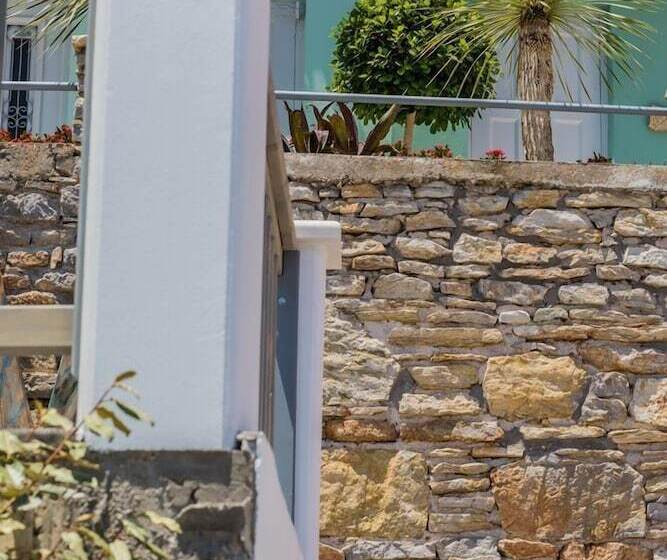 Niriides Hotel Apartments