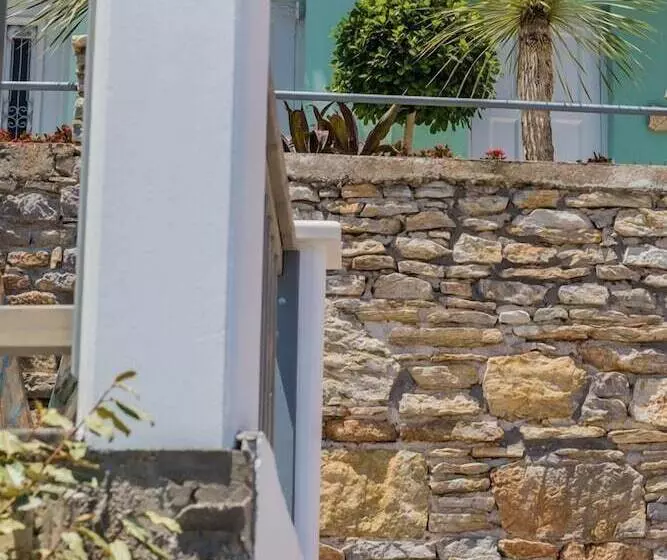 Niriides Hotel Apartments