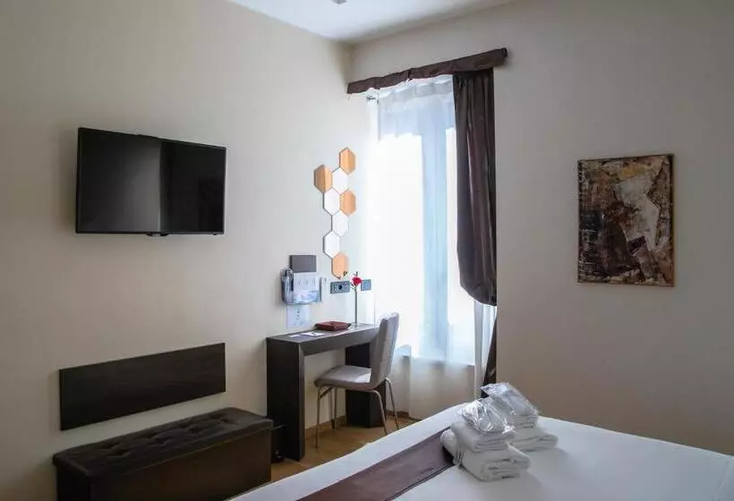 هتل Aiello Rooms San Babila