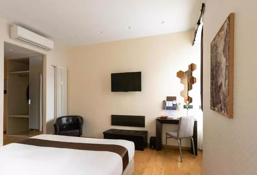 هتل Aiello Rooms San Babila