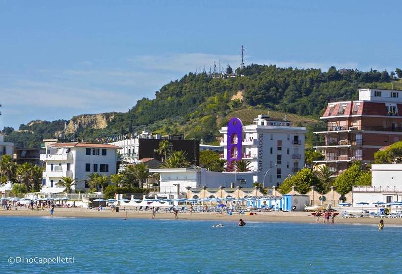 ホテル Ambassador