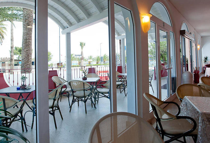 ホテル Ambassador