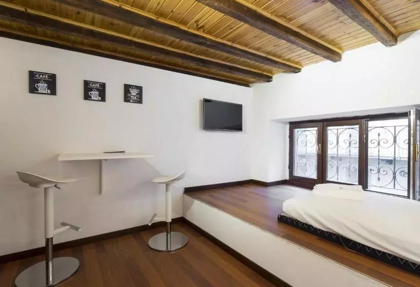 هتل Cadona Center Studio