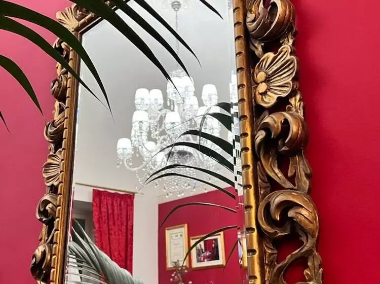 هتل Duca Di Uzeda Bed And Breakfast