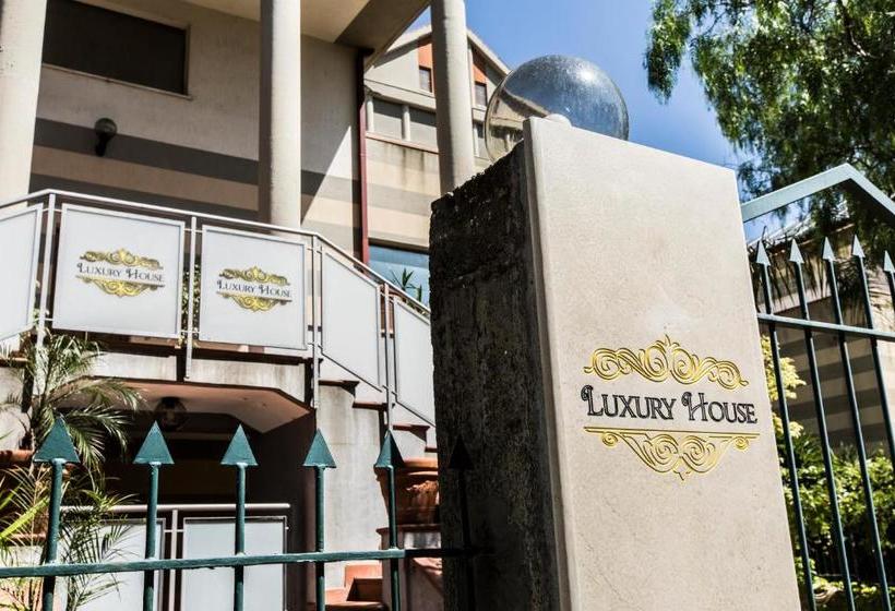 בית מלון כפרי Luxury House