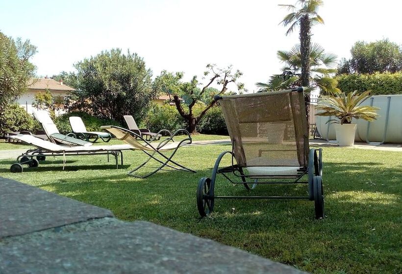 בית מלון כפרי Relais Villa Lezard