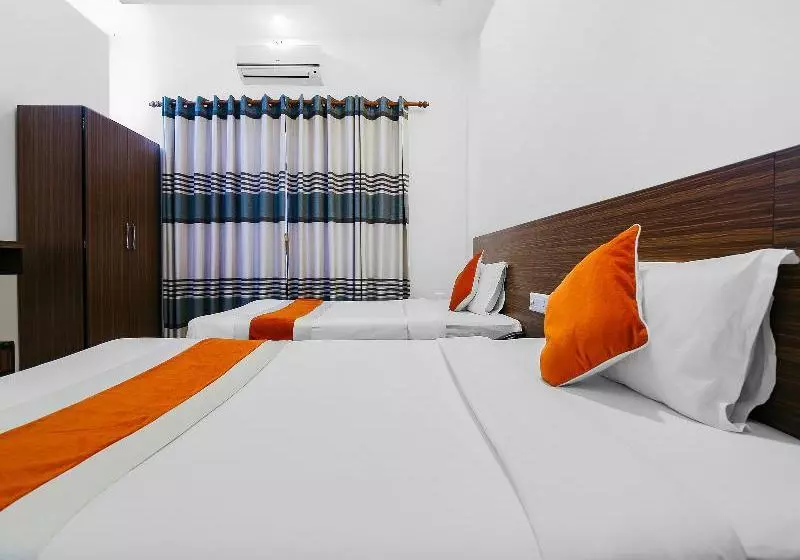 هتل Aakash International